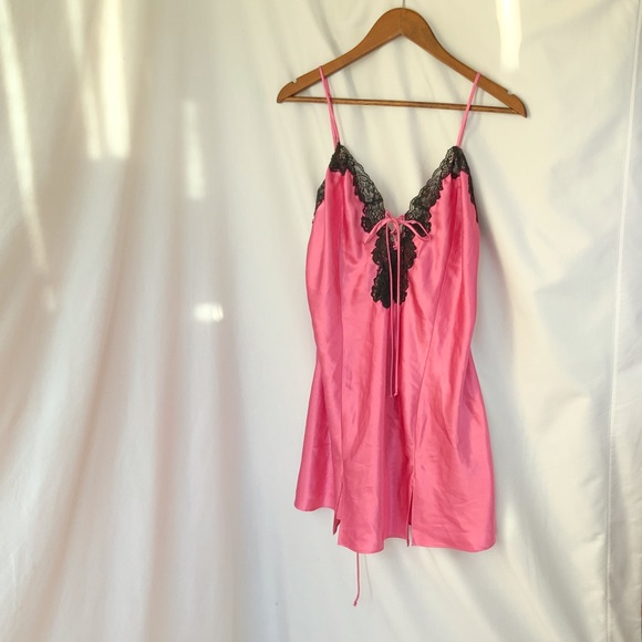 Pink and black lace satin slip dress with lace up back and slit - Picture 4 of 4